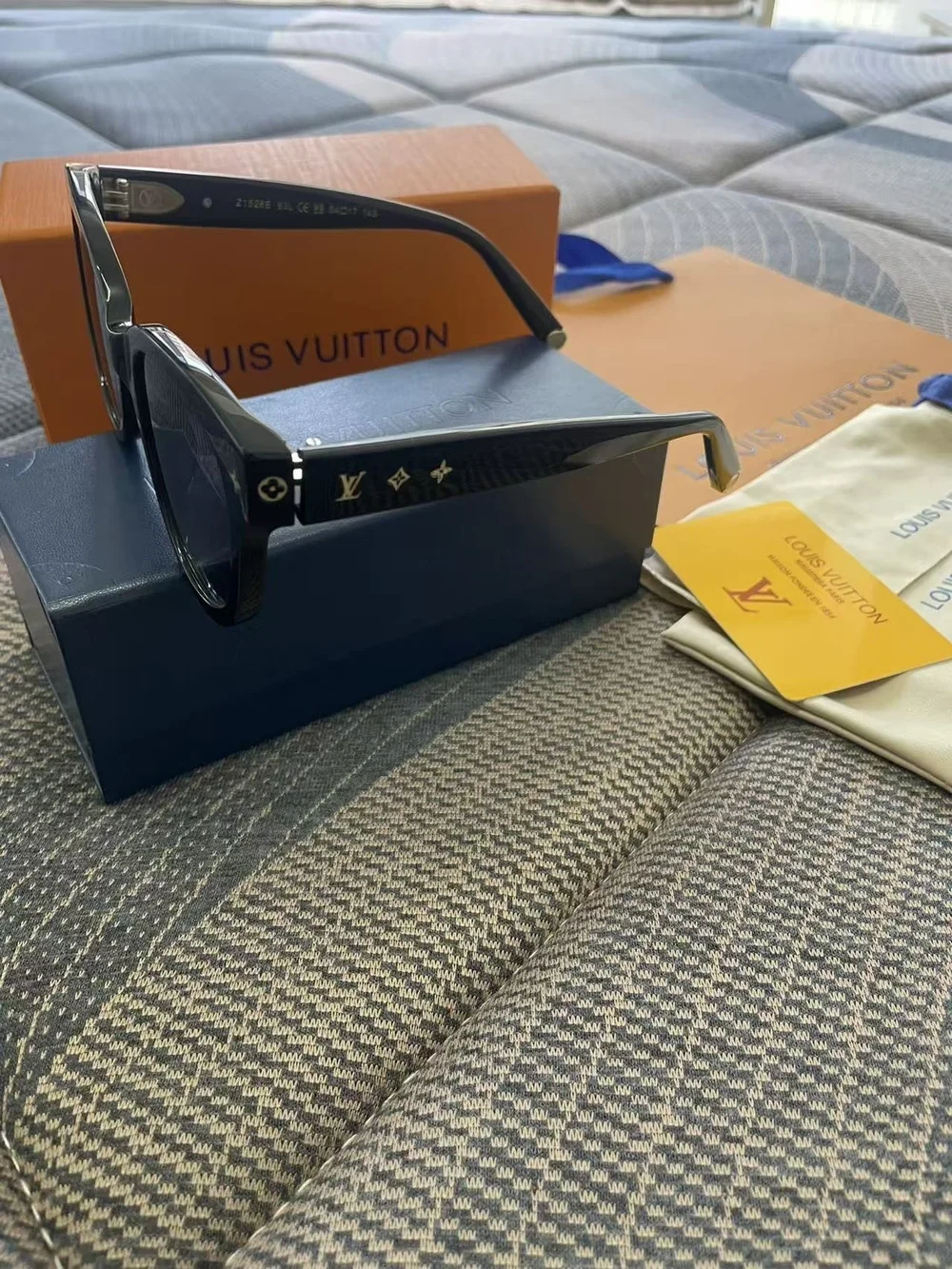 Louis Vuitton Black Gloss Cat-Eye Sunglasses with Dark Lenses